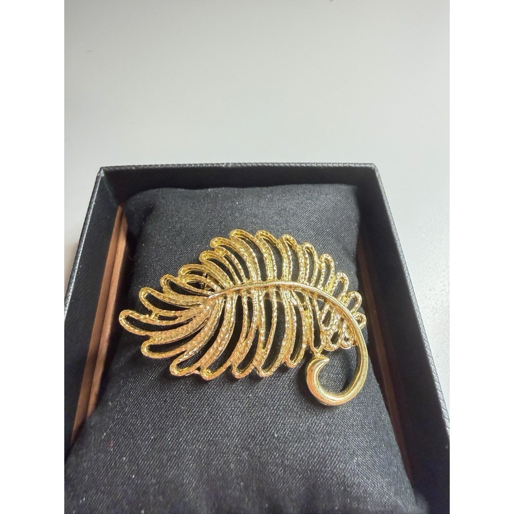 Vtg Brooch Pin Signed Gerry's Figural Gold Tone